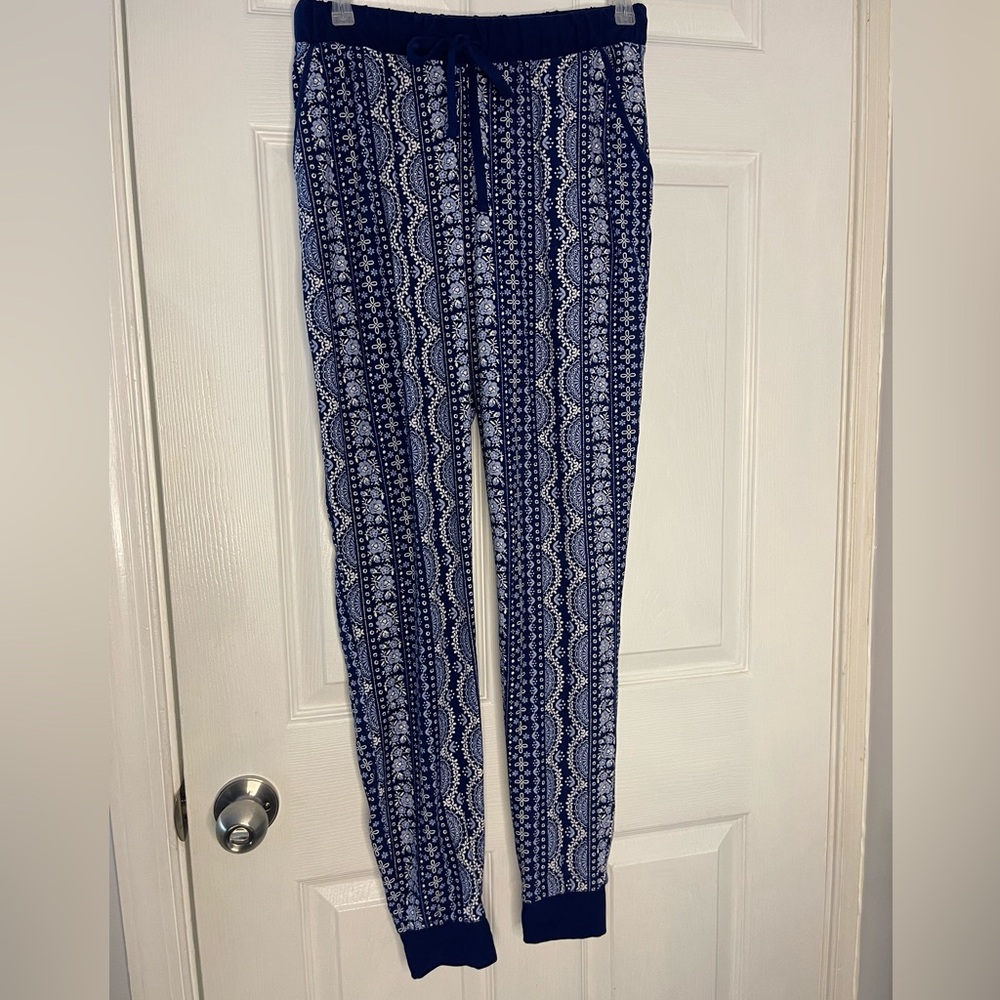 Mudd comfy, stretchy pants/joggers. Size small